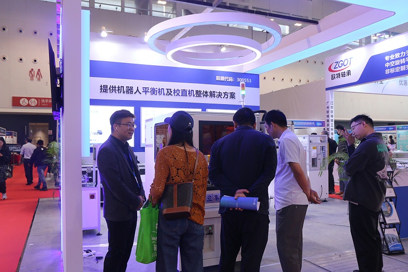 尊龙凯时 - 人生就是搏!股份精彩亮相2025大湾区国际具身智能机器人产业展览会